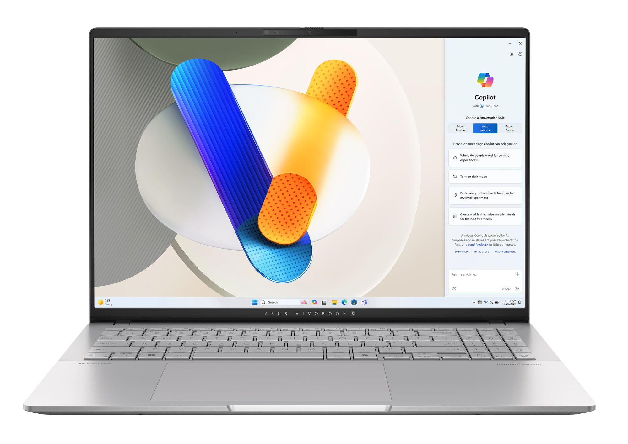 Écran OLED 16 pouces 120 Hz du Asus Vivobook S OLED 16 M5606KA-DRFRI173W Asus Vivobook S OLED 16 vue de trois quarts avec écran allumé