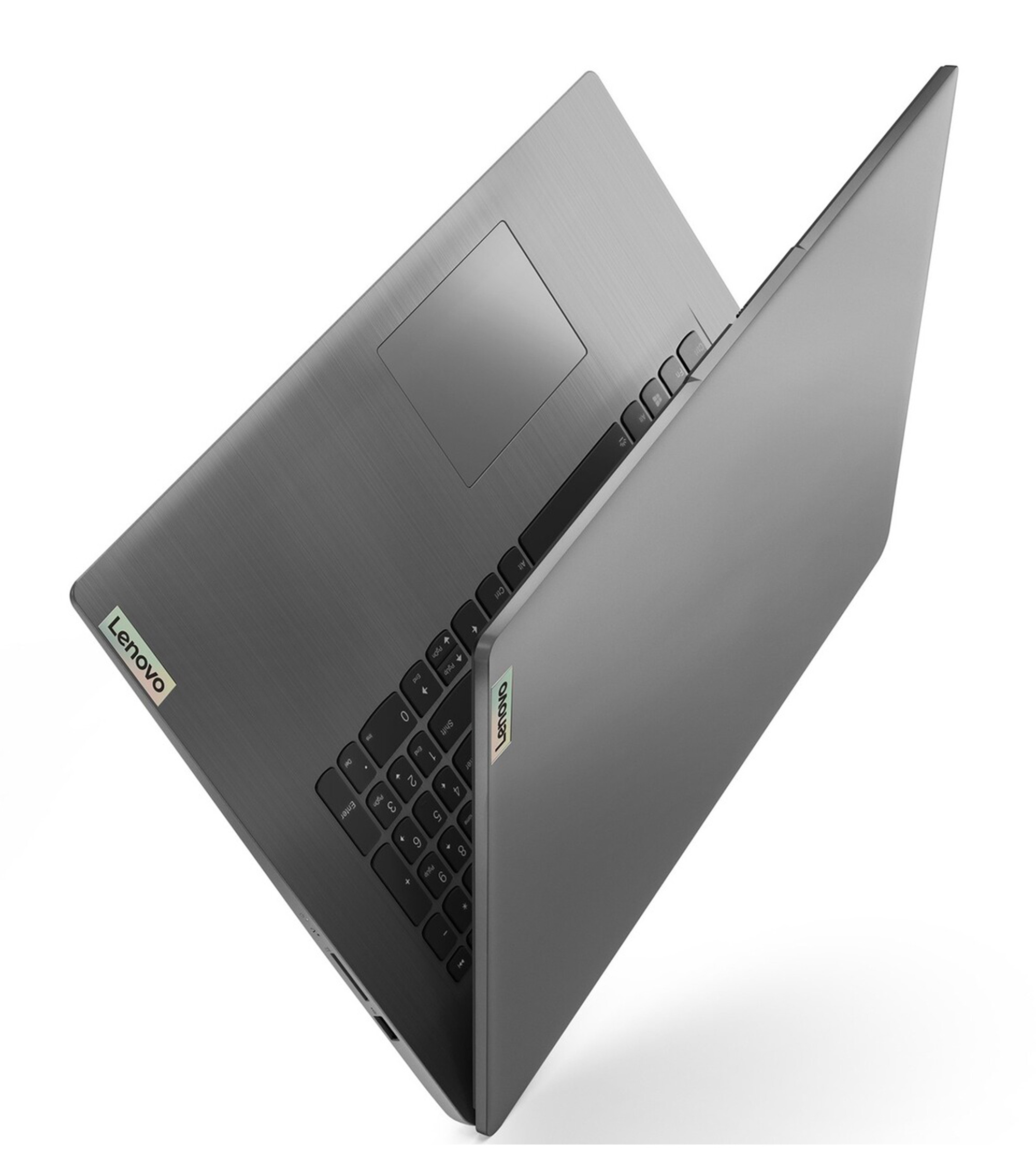 Design gris arctique du Lenovo IdeaPad 3 17ABA7 17 pouces Lenovo IdeaPad 3 17ABA7 vu en position semi-ouverte