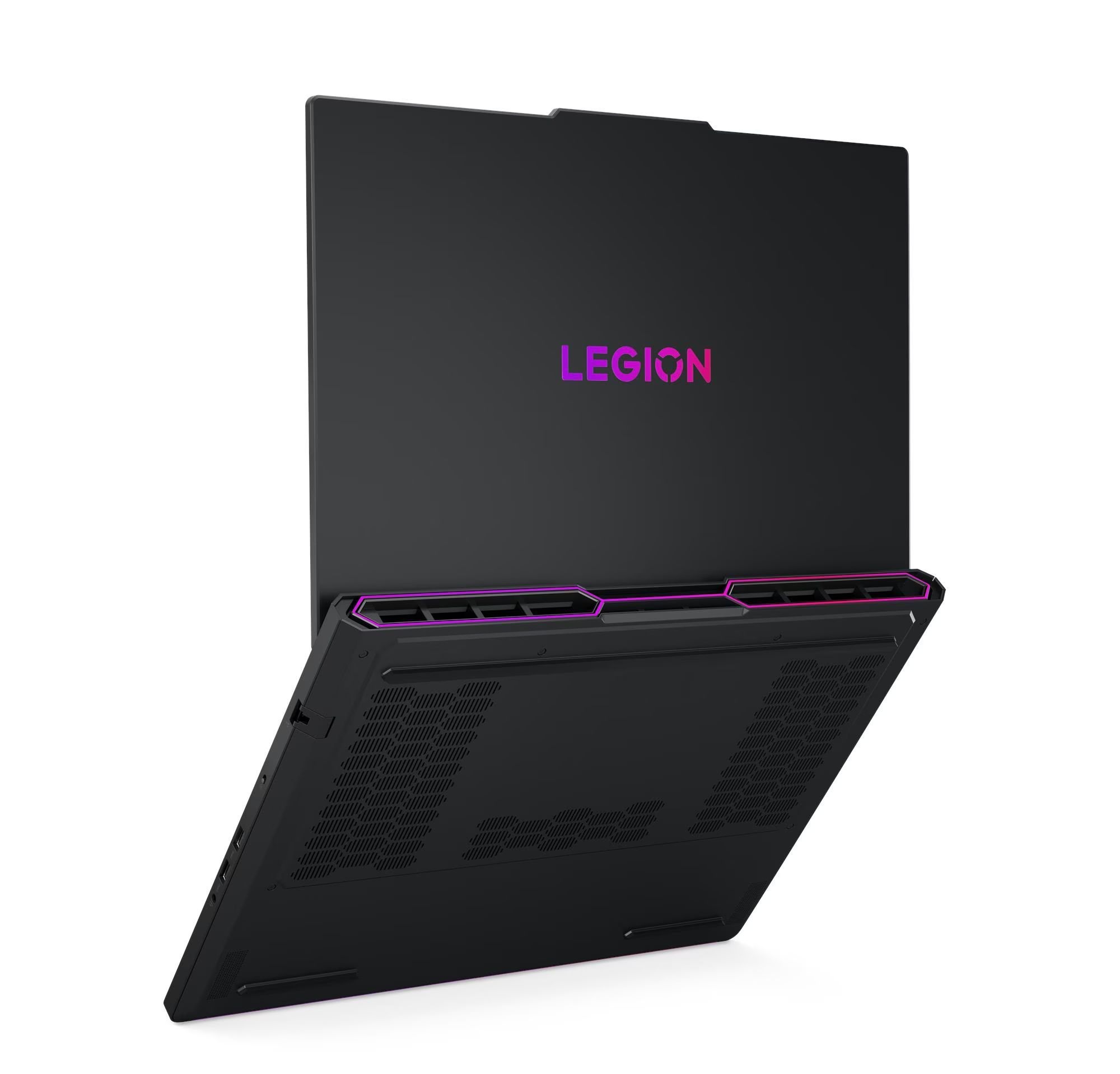Dessous et système de ventilation du Lenovo Legion Pro 7 16AFR10H (83RU0047FR) Dessous et système de ventilation du Lenovo Legion Pro 7 16AFR10H (83RU0047FR)